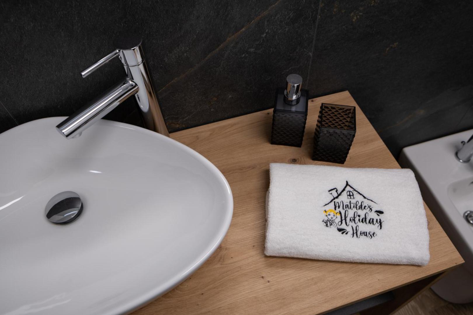 Matilde'S Holiday House Terrasini Ngoại thất bức ảnh